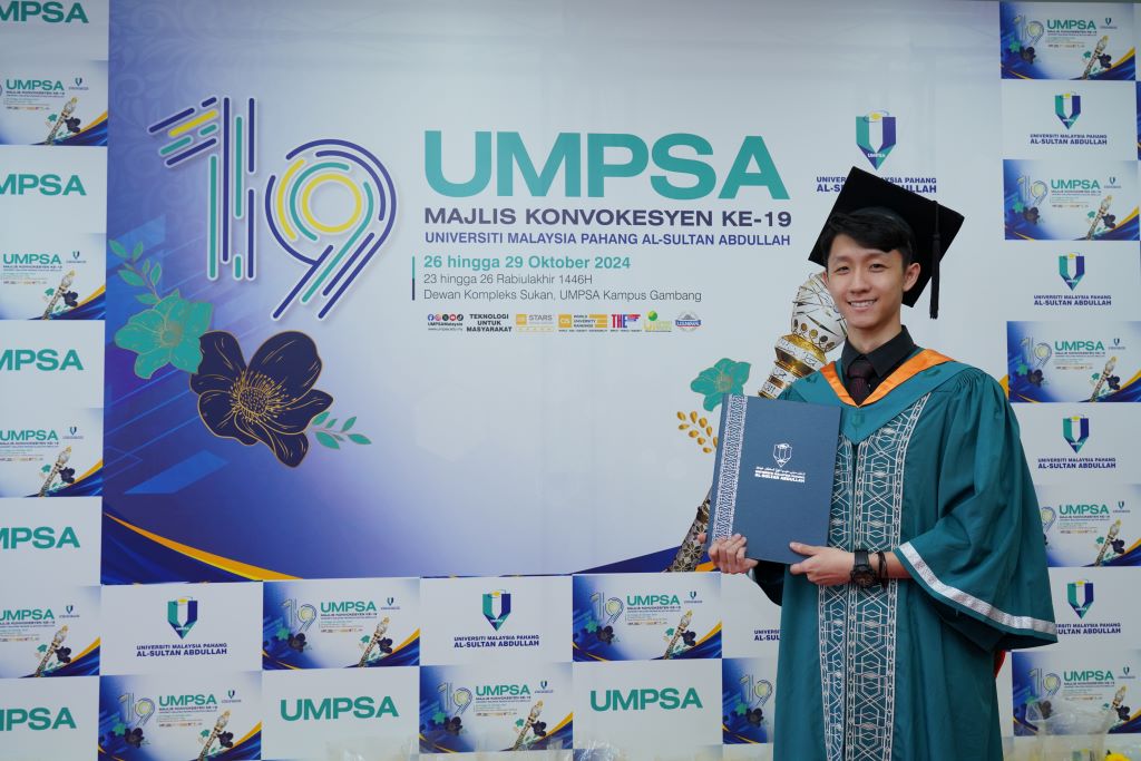 Loo Chang Herng Terima Anugerah Naib Canselor UMPSA Kejar Impian